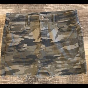 Express Camo Skirt - size 6